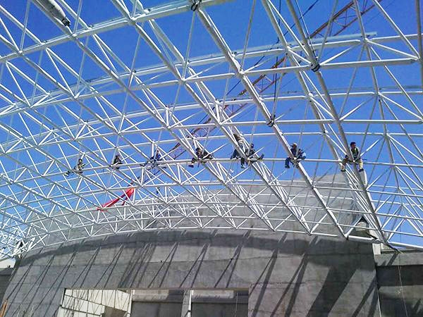 【万利官网网架】网架工程泛起侵蚀的缘故原由及提防步伐